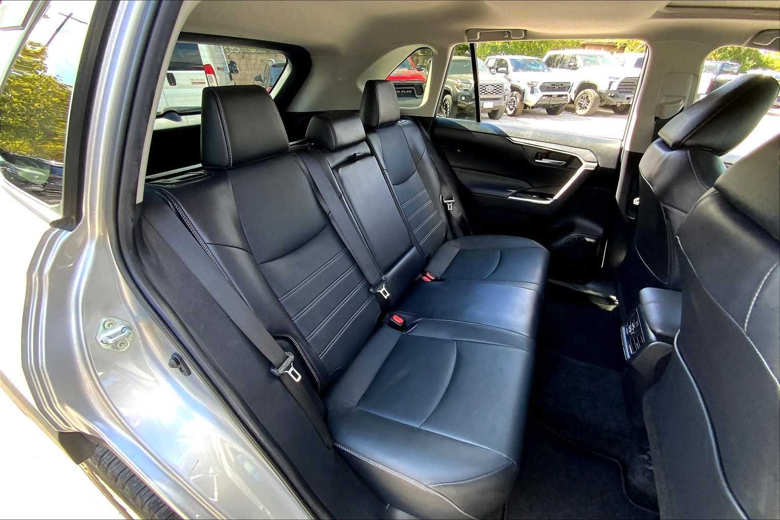 Used 2022 Silver Sky Metallic Toyota XLE Premium image 19