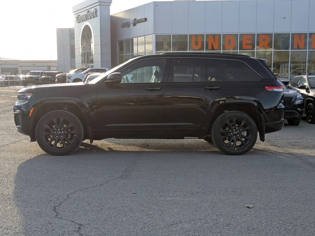 New 2026 Black Jeep Limited Reserve - - 4x4 - Panoramic Sunroof - Leather Seats - Adaptive Cruise Control & More! image 5