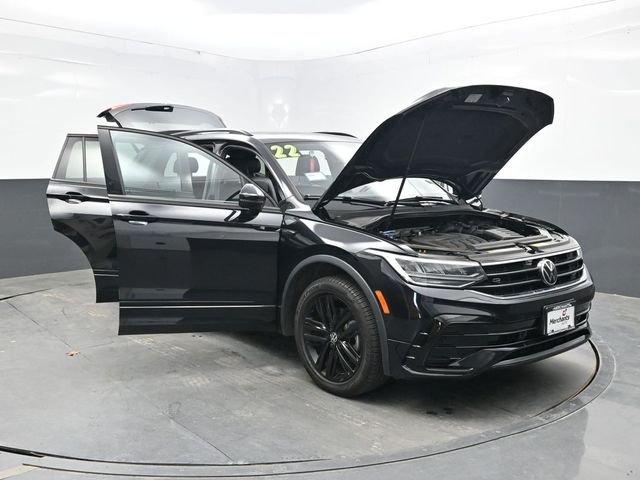 Used 2022 Black Volkswagen 2.0T SE R-Line Black image 33