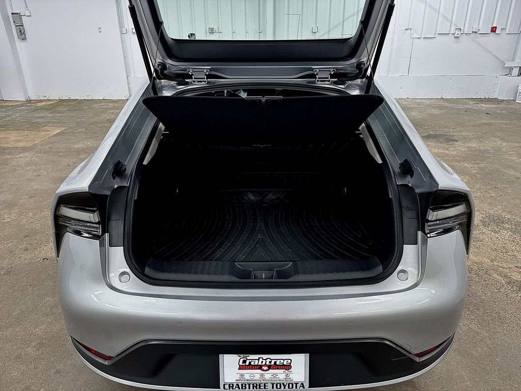 Used 2024  Toyota SE image 17