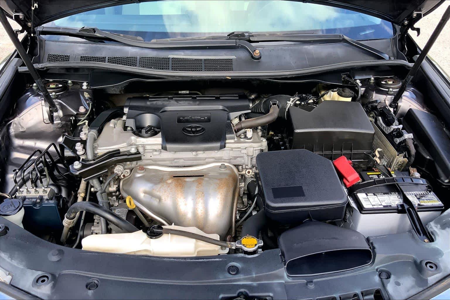 Used 2014 Magnetic Gray Metallic Toyota LE image 31