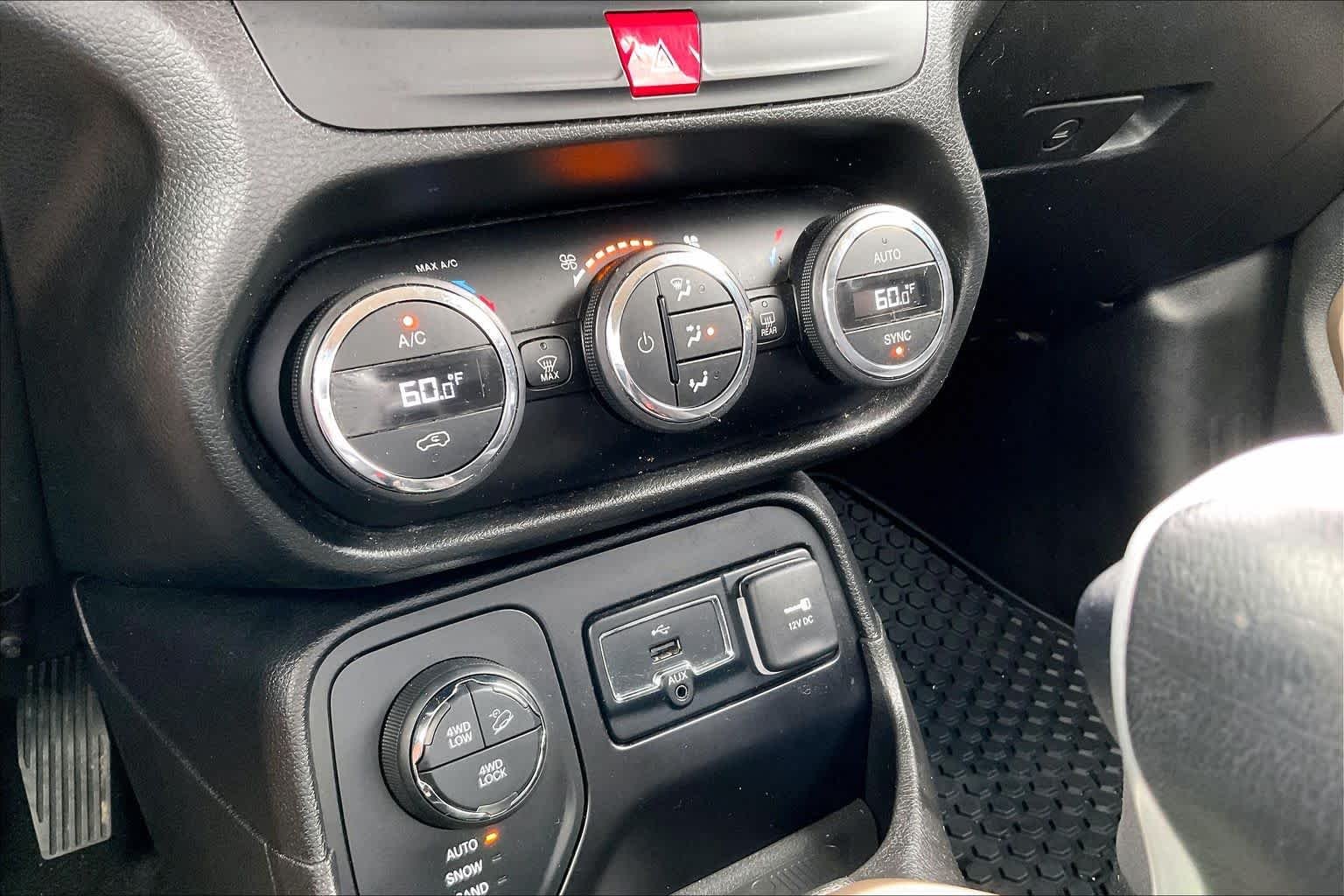Used 2017 Mojave Sand Jeep Deserthawk image 31