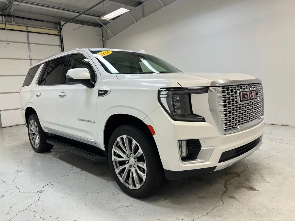 Used 2024 White Frost Tricoat GMC Denali image 8