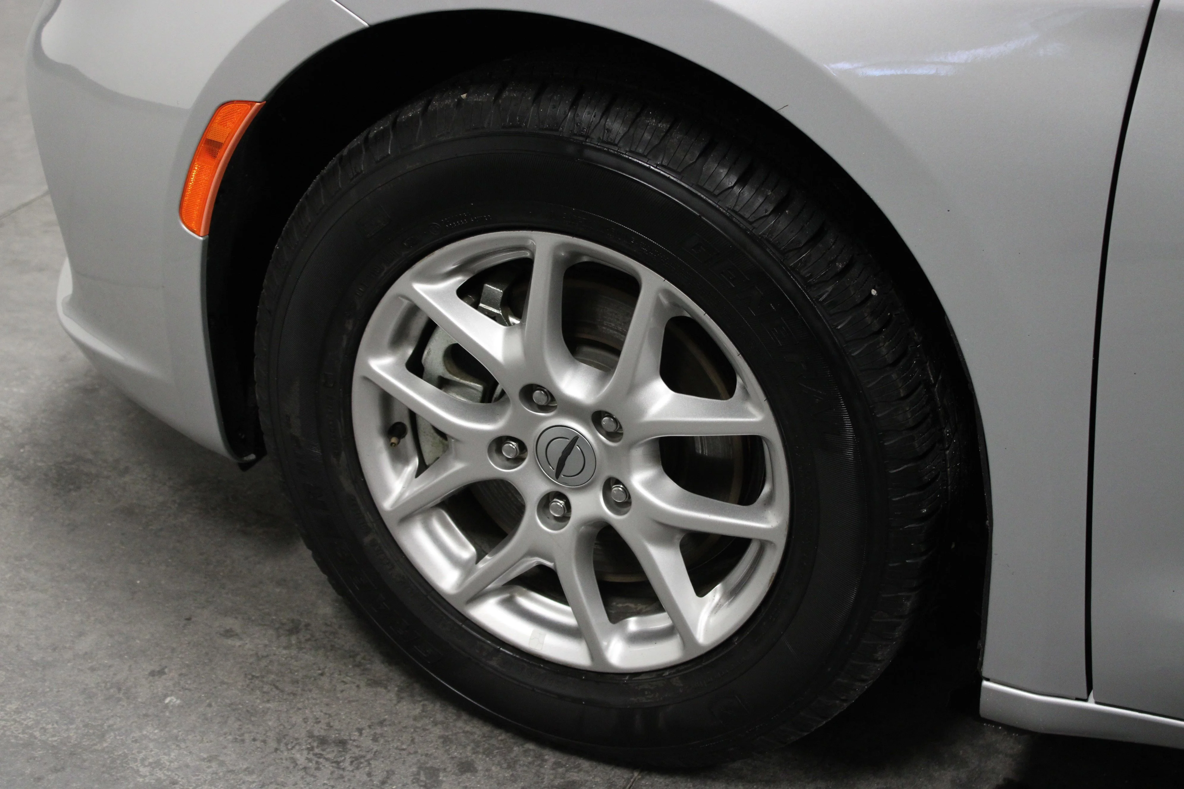 Used 2024 Silver Mist Clearcoat Chrysler Touring L image 10