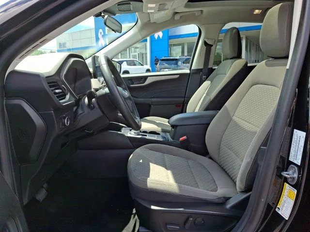 Used 2022 Black Ford SE image 14