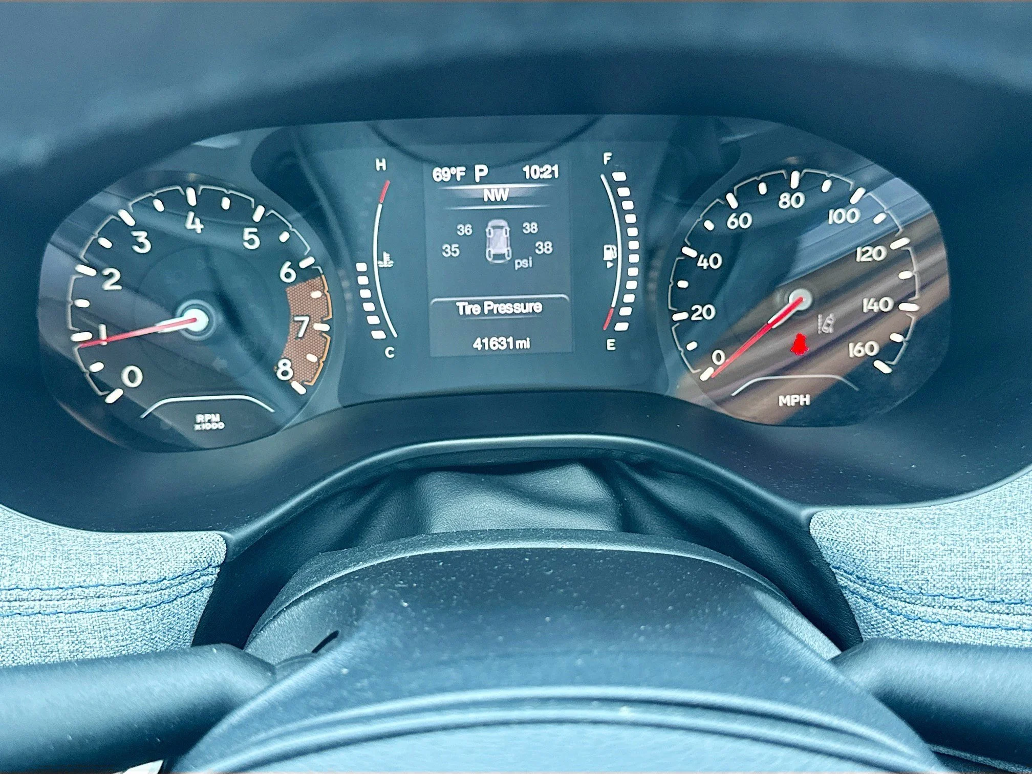 Used 2022 Diamond Black Crystal Pearlcoat Jeep Latitude image 39