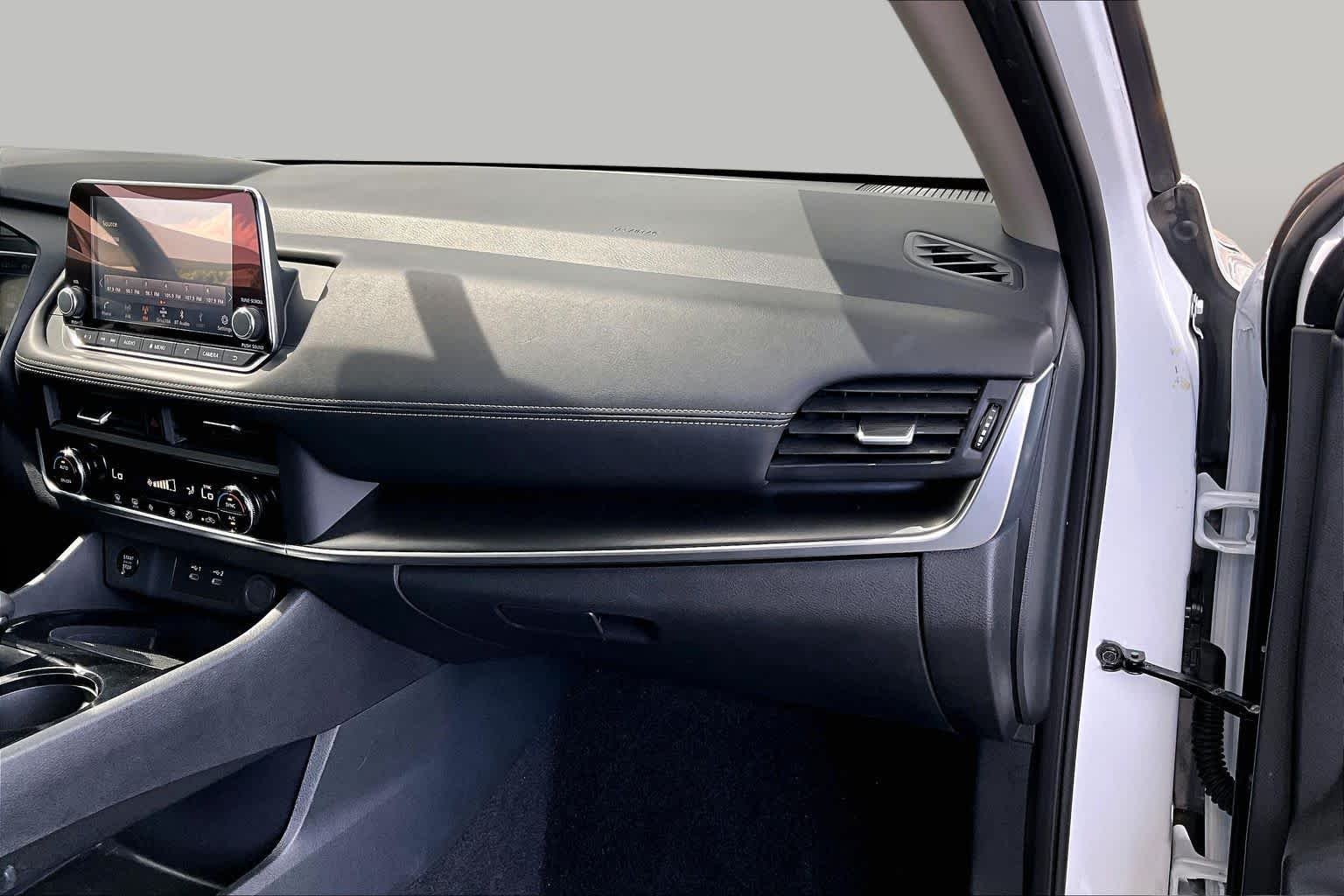 Certified Used 2025 Everest White Pearl Nissan SV image 18