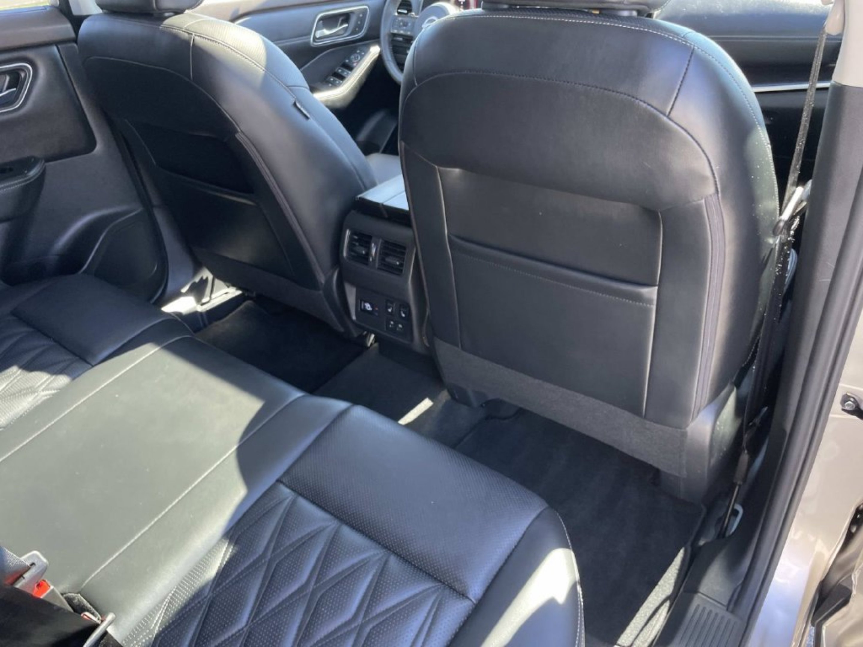 Used 2022 Gold Nissan Platinum image 15