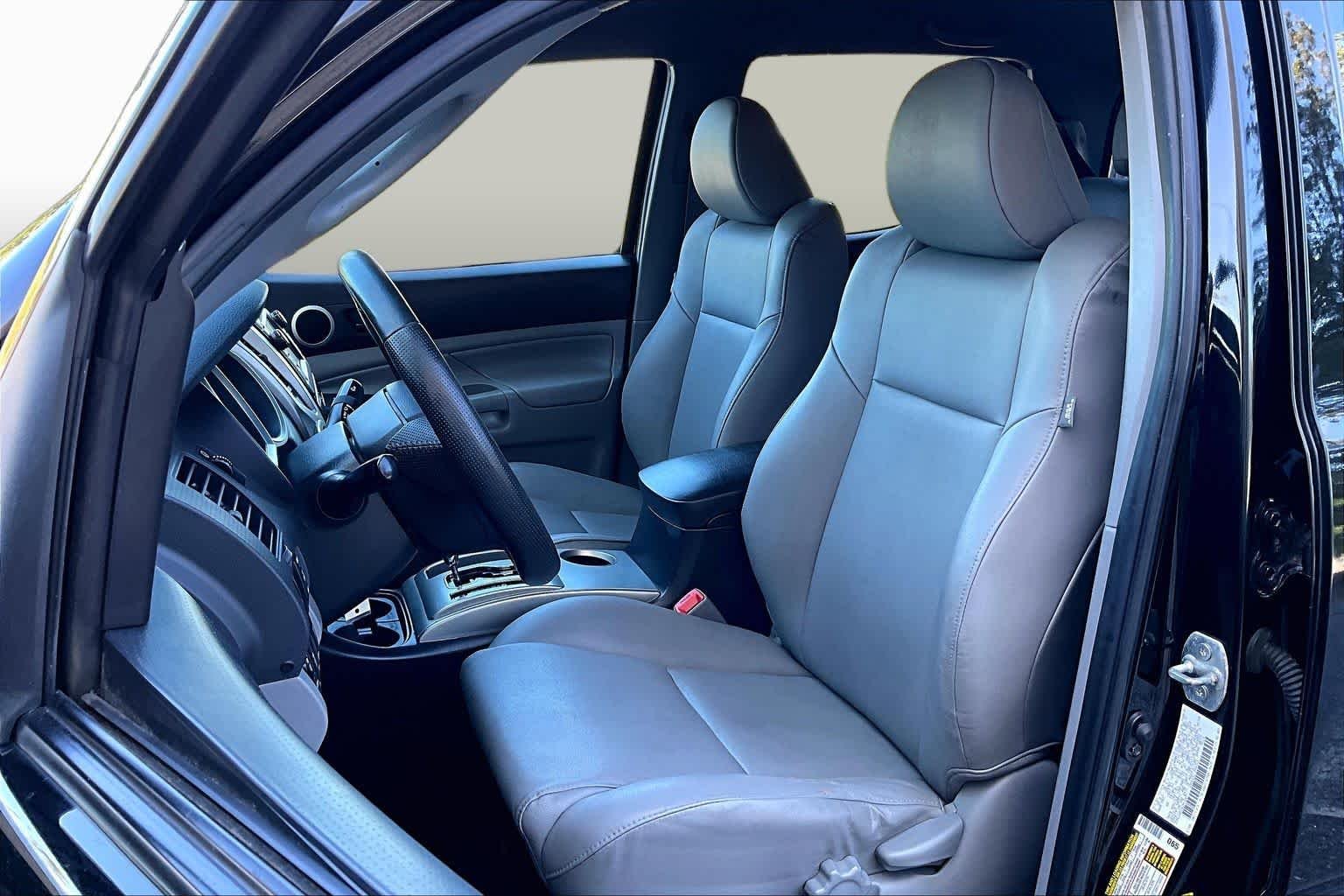 Used 2013 Black Toyota  image 9