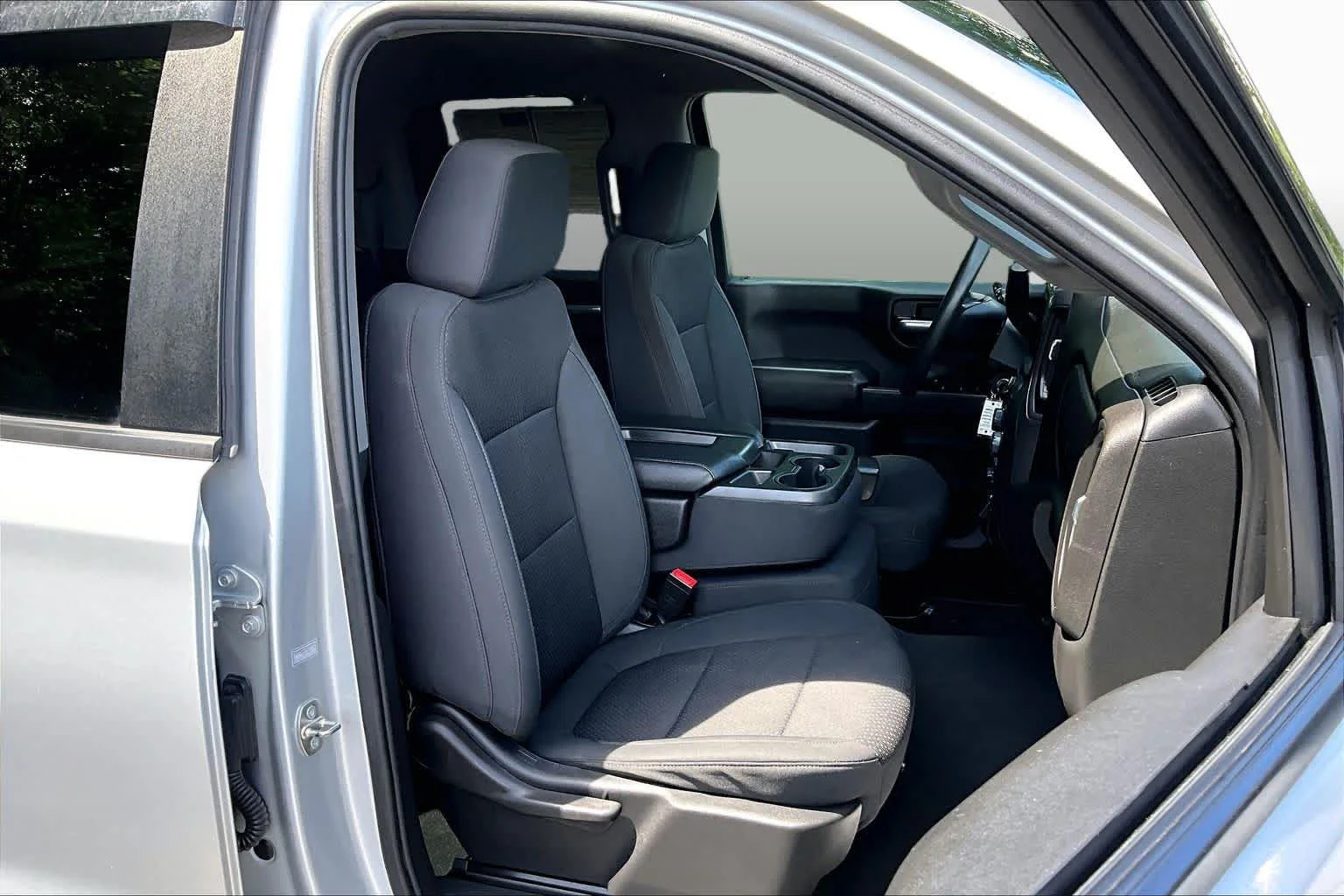 Used 2021 Silver Ice Metallic Chevrolet Custom image 8