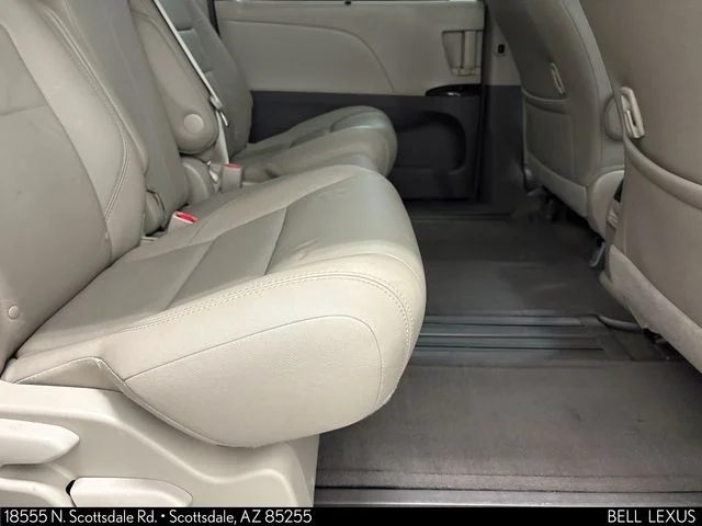 Used 2017  Toyota XLE image 22