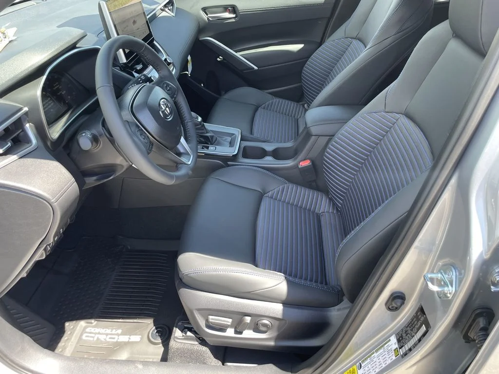 New 2026 Sonic Silver/Jet Black Toyota Hybrid XSE image 15