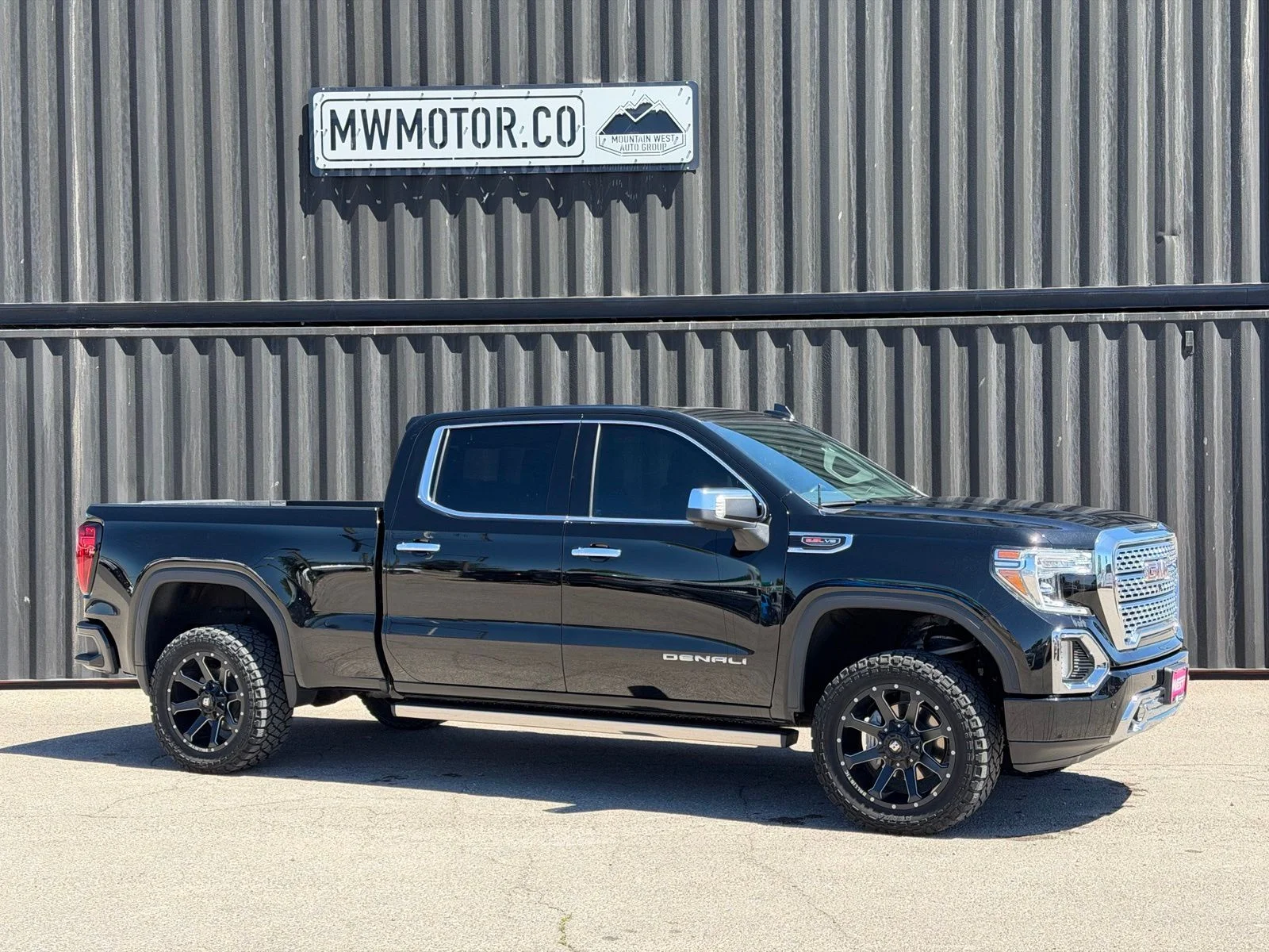 Used 2021 Black GMC Denali image 1