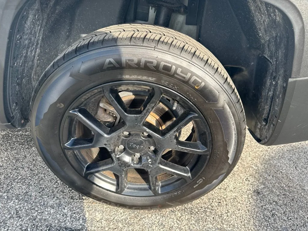 Certified Used 2020 Alpine White Clearcoat Jeep Latitude image 46
