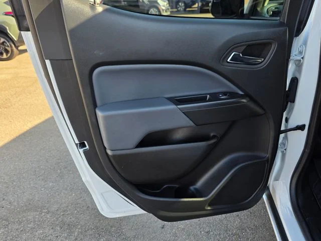 Used 2022 White Chevrolet Z71 image 16