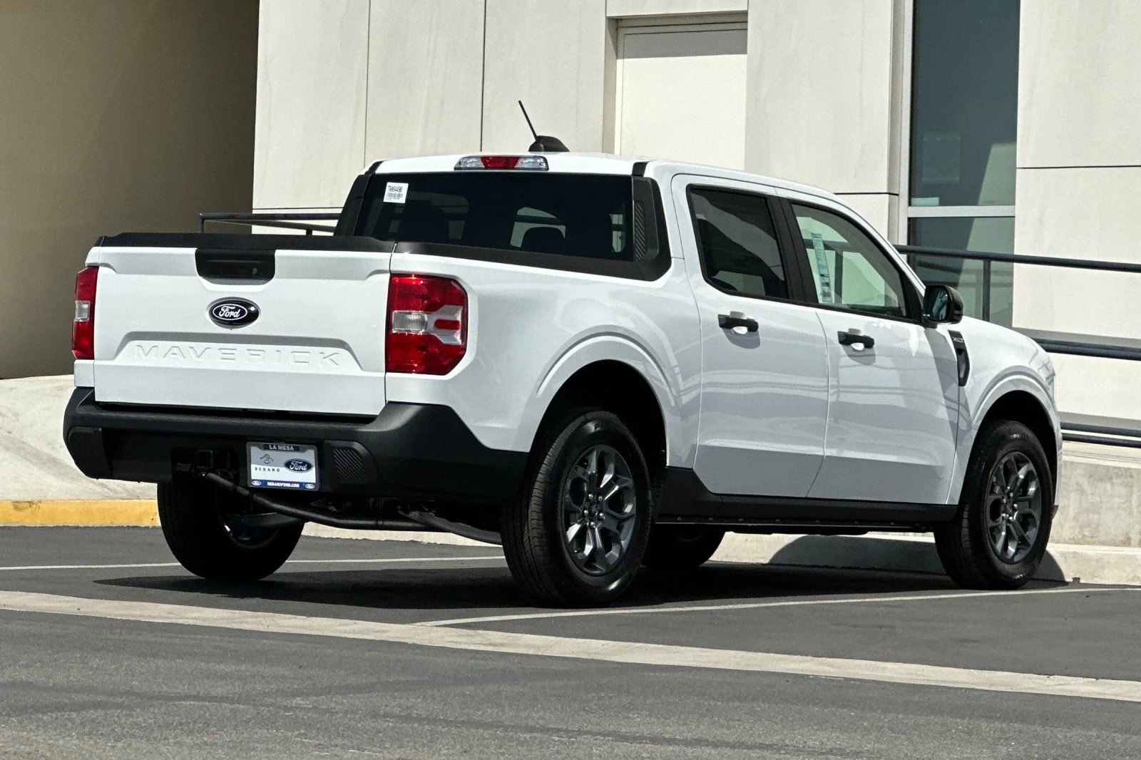 New 2026 Oxford White Ford XLT image 3