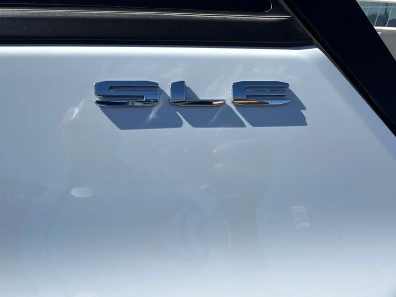 Used 2023 SUMMIT WHITE GMC SLE image 28
