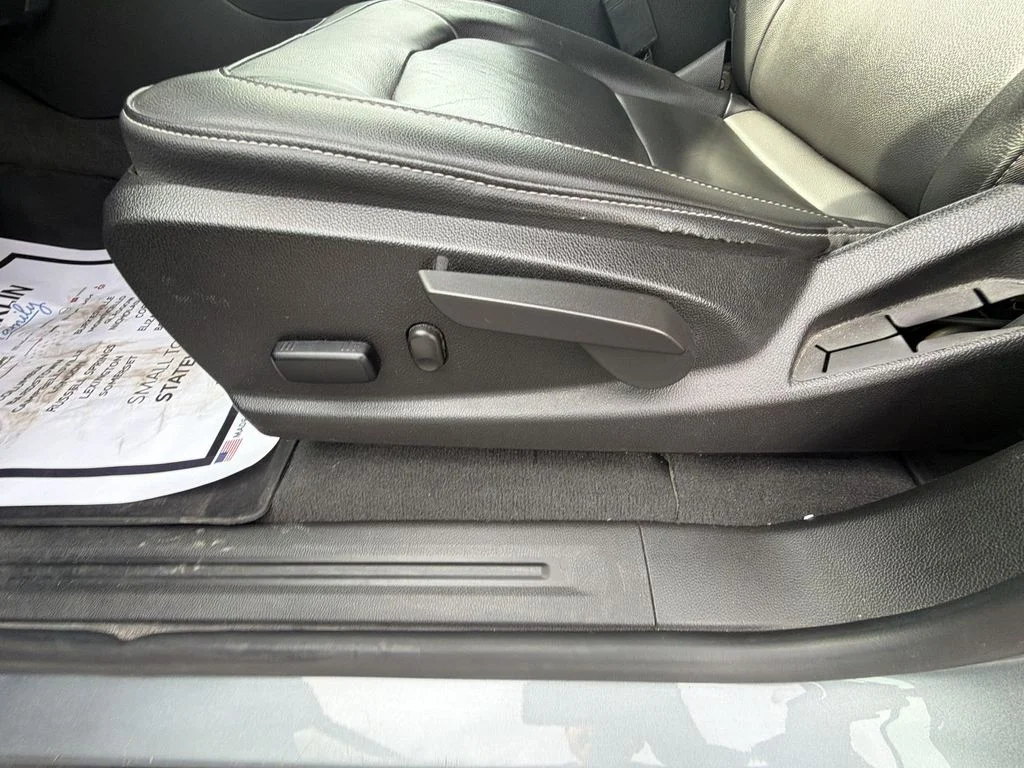 Used 2022 Gray Chevrolet Z71 image 18