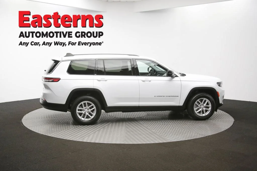 Used 2023 White Jeep Laredo image 45