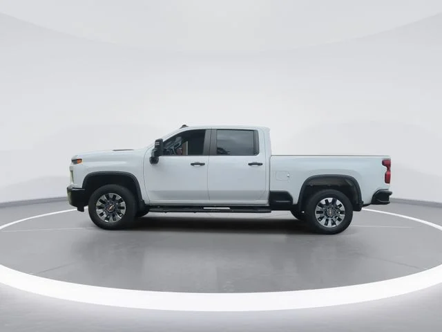 Used 2023 White Chevrolet Custom image 5