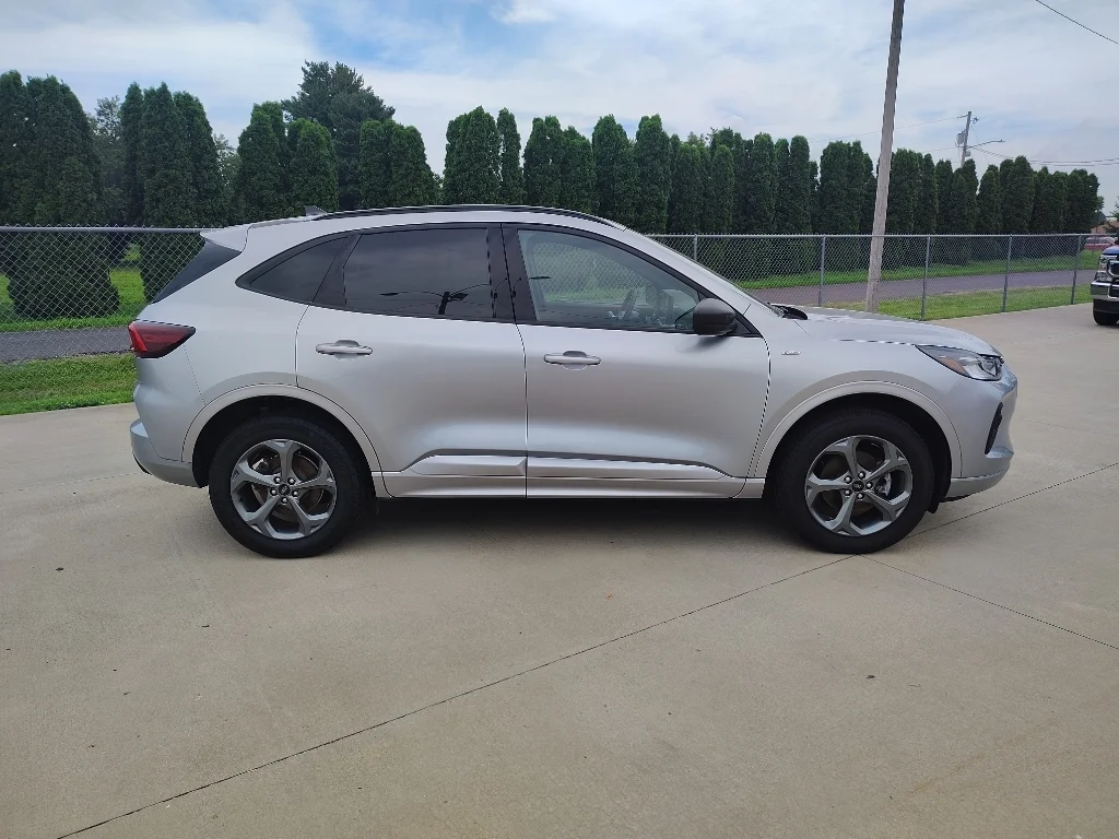 Used 2024 Iconic Silver Metallic Ford ST-Line image 2