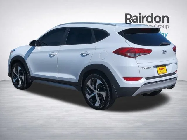 Used 2017 Dazzling White Hyundai Sport image 5