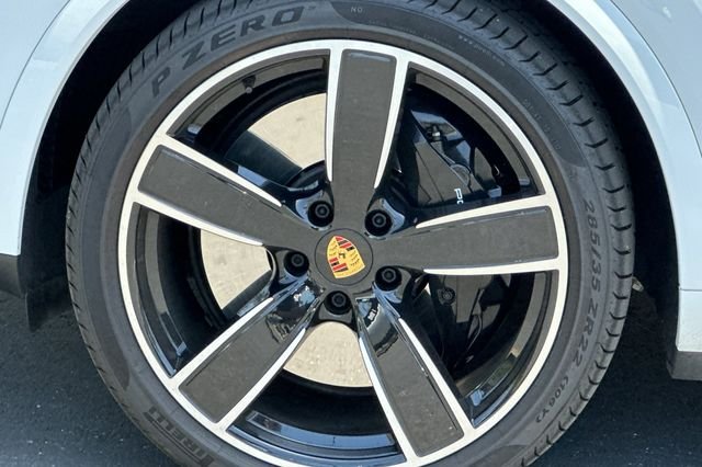 Used 2022  Porsche Turbo image 23