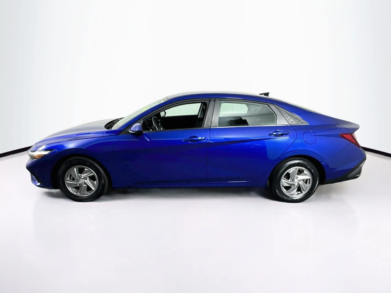 Used 2024 Blue Hyundai SE image 4