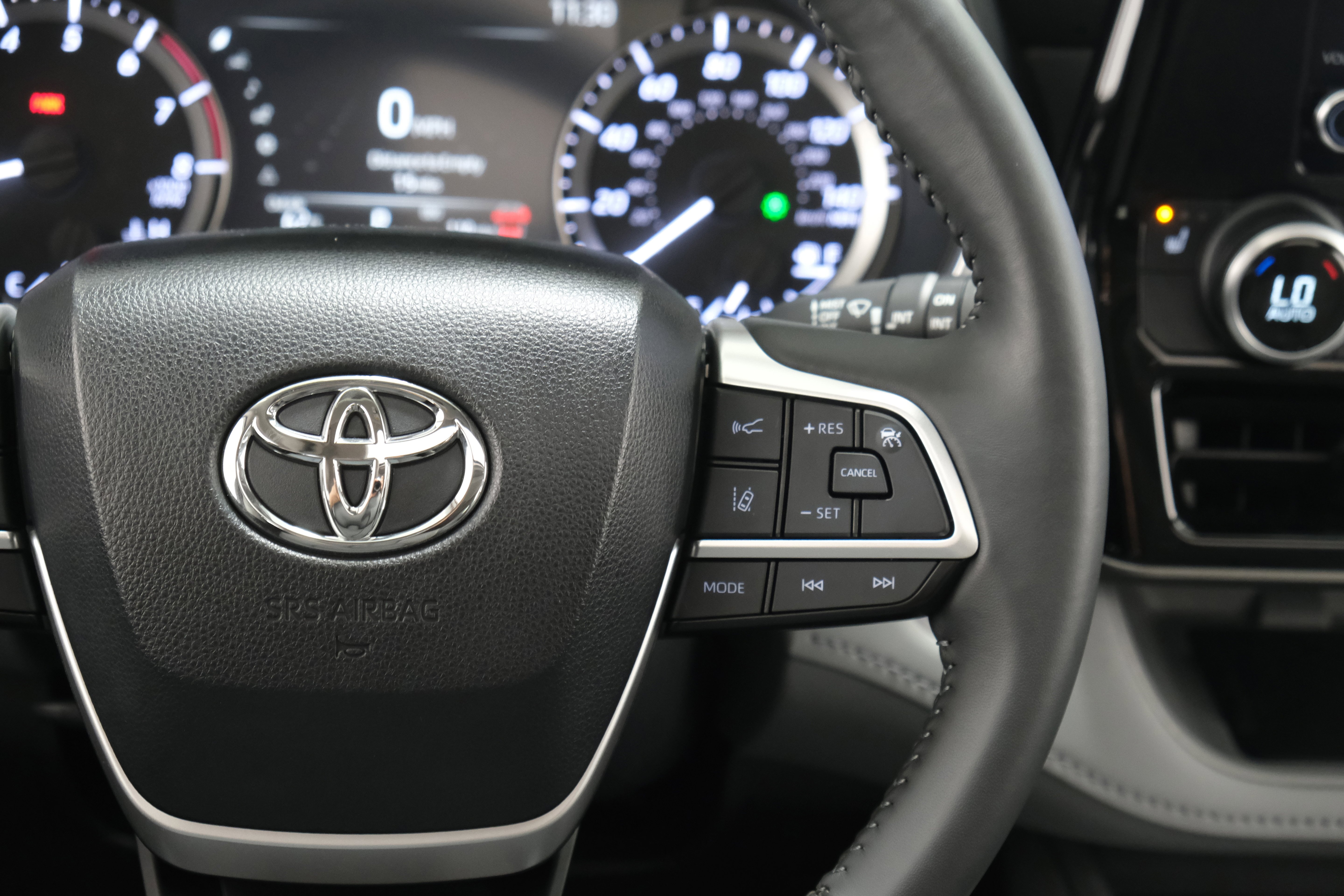 2024 Toyota Highlander XLE - Photo 14