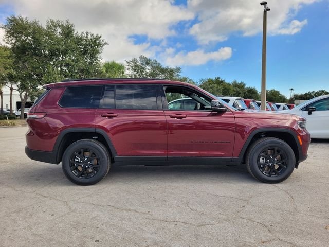 New 2025 Velvet Red Pearl-Coat Exterior Paint Jeep Altitude image 5