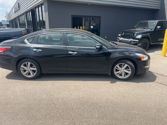 Used 2015 Super Black Nissan 2.5 SL image 2