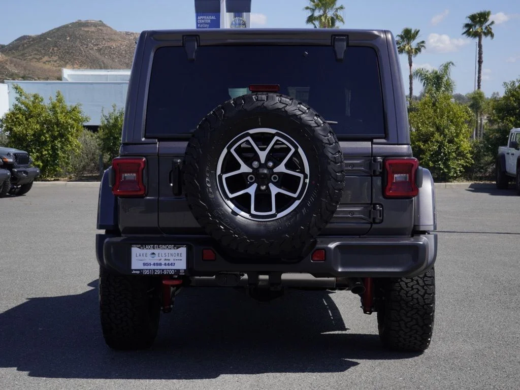New 2026 Granite Crystal Metallic Clear-Coat Exterior Paint Jeep Rubicon image 4
