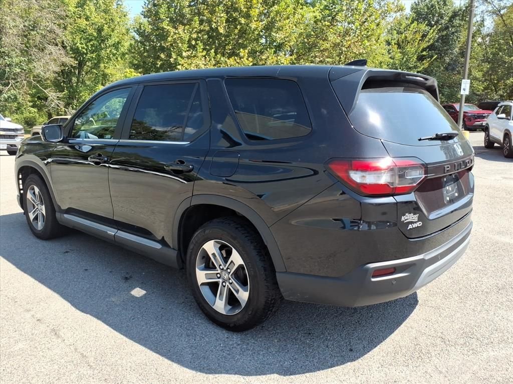 Used 2025 Black Honda EX-L image 5