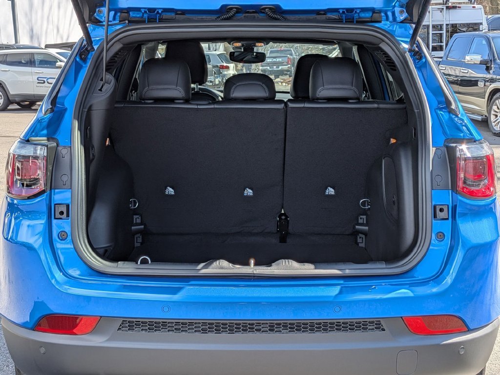 New 2026 Hydro Blue Pearl-Coat Exterior Paint Jeep Limited image 5