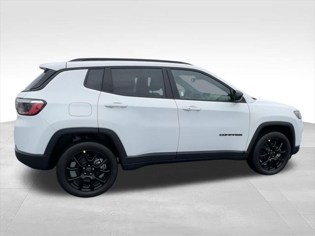 New 2026 Bright White Clearcoat Jeep Latitude image 8