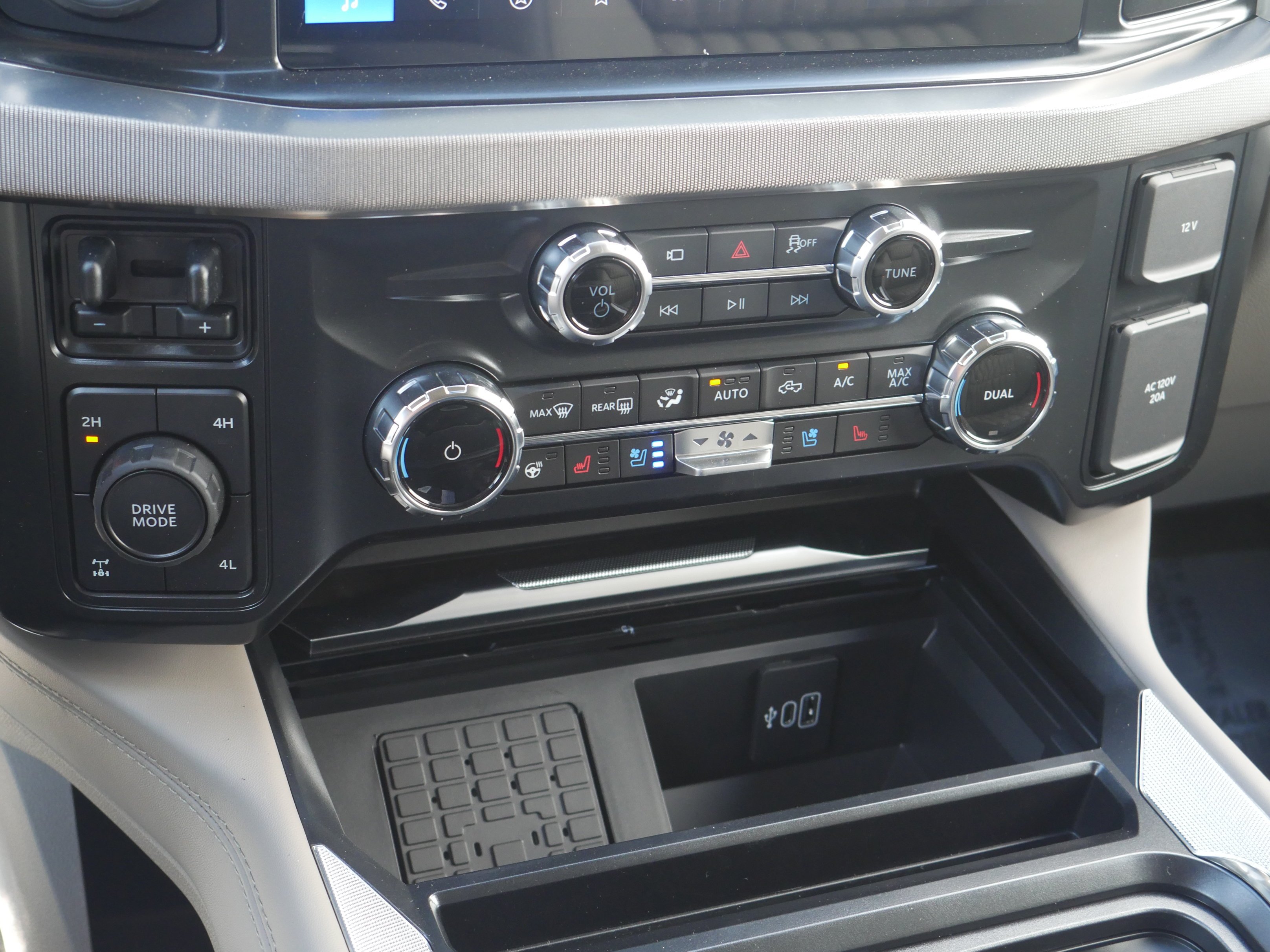 New 2026 Carbonized Gray Metallic Ford F-350® Platinum® image 18