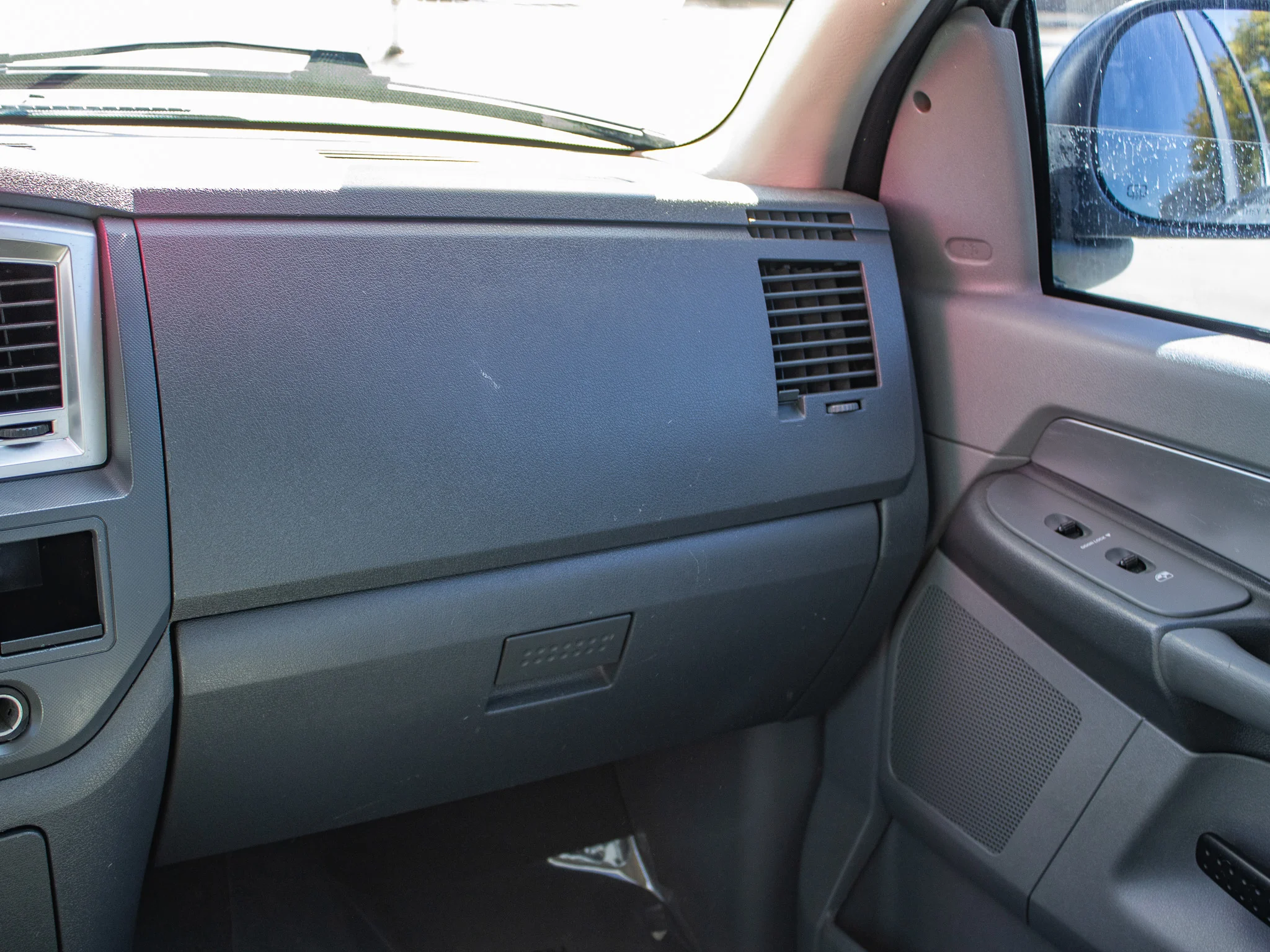 Used 2007  Dodge SLT image 40