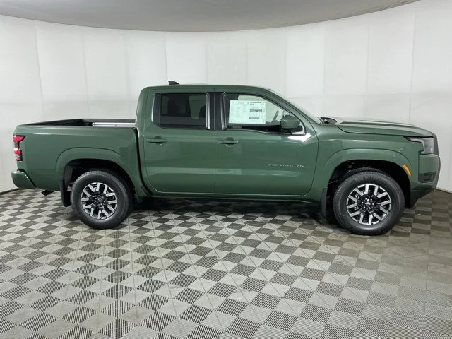 New 2027 Green Nissan SV image 9