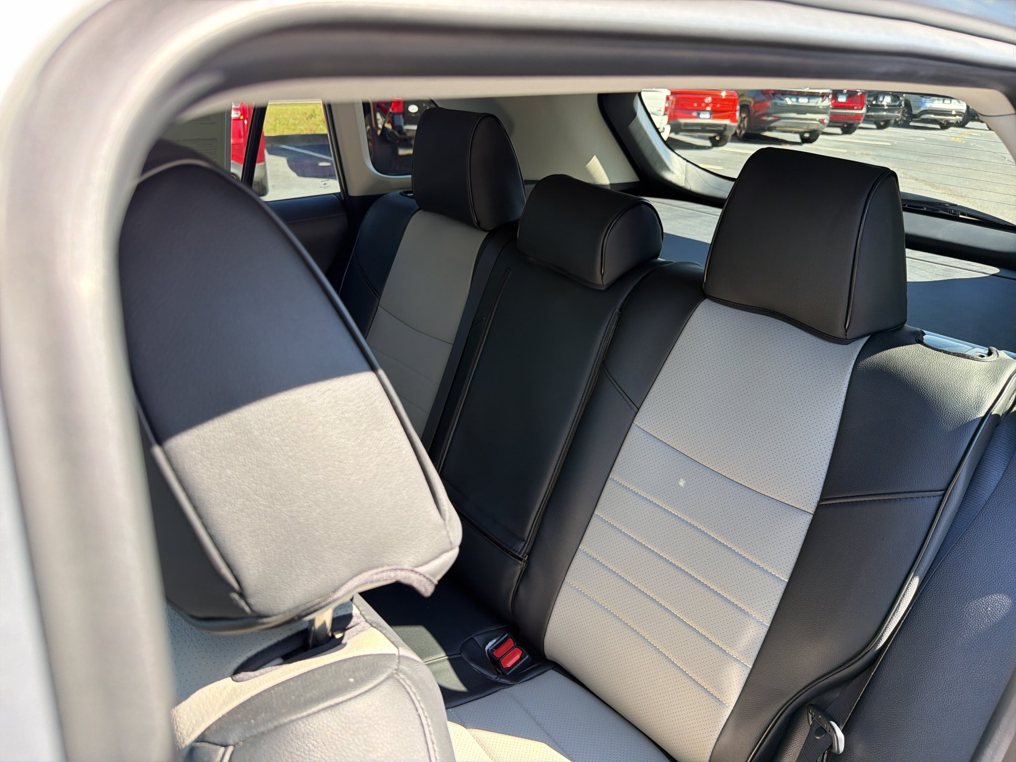 Used 2025 Silver Sky Metallic Toyota XLE image 31