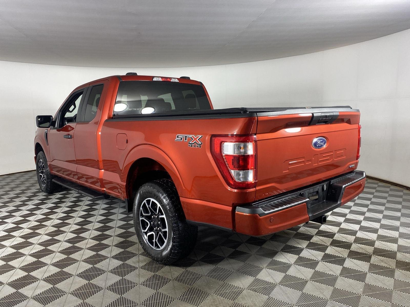 Used 2023 Hot Pepper Red Tinted Clearcoat Ford XL image 9