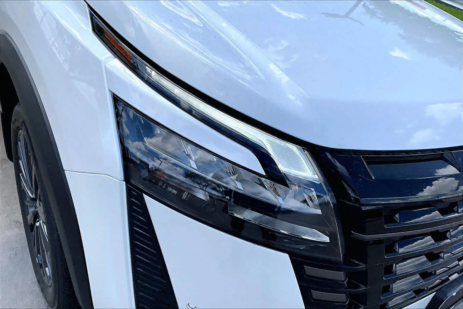 New 2026 Everest White Pearl TriCoat Nissan SL image 18