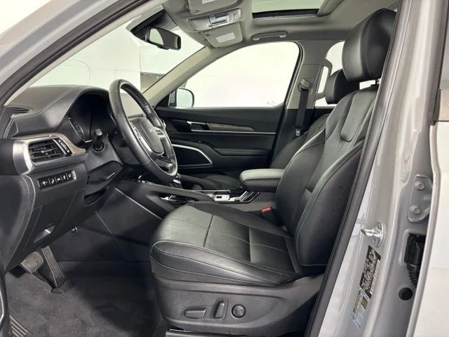 Used 2022 Gray Kia EX image 11