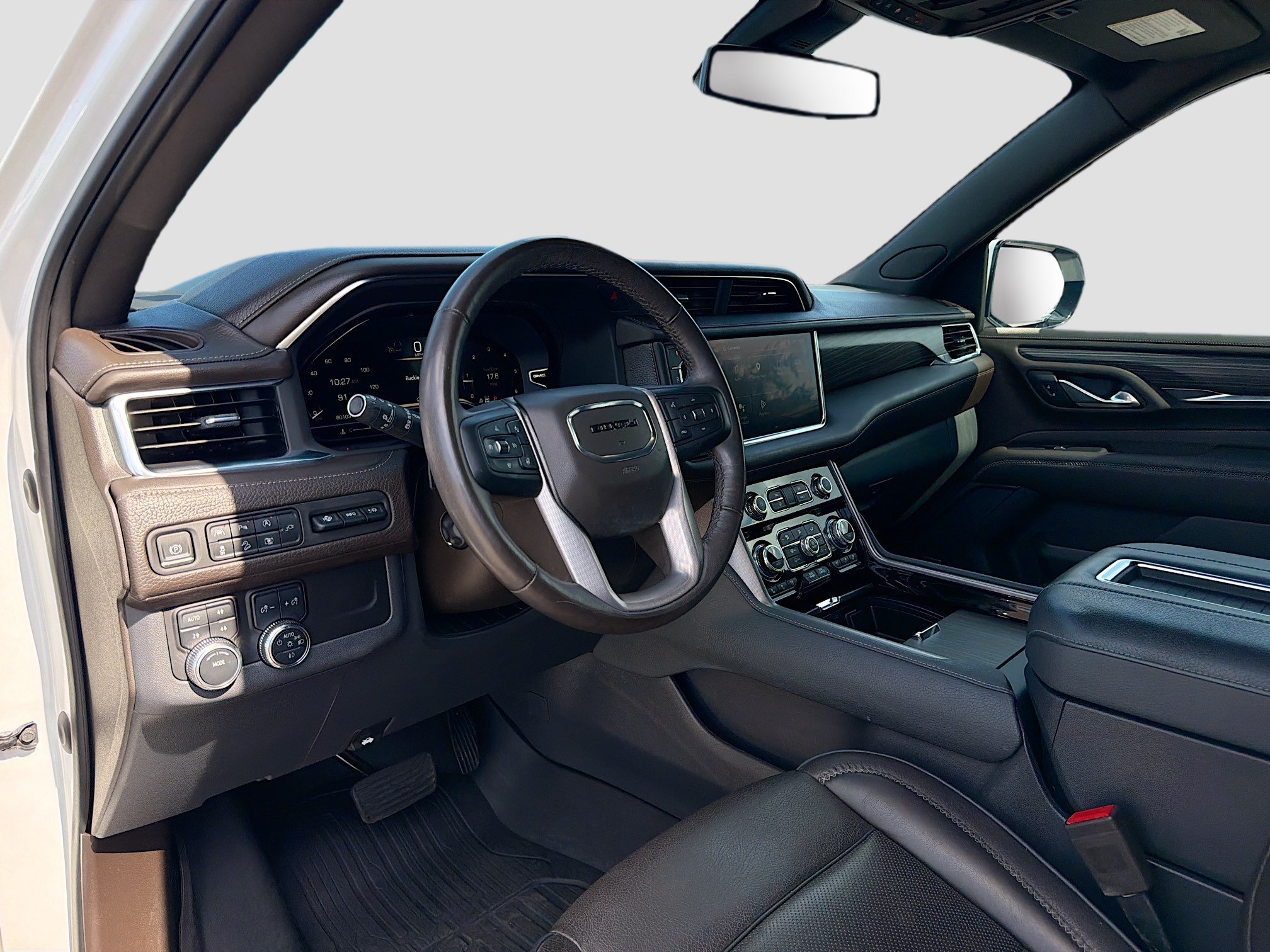 Used 2022 White Frost Tricoat GMC Denali image 28