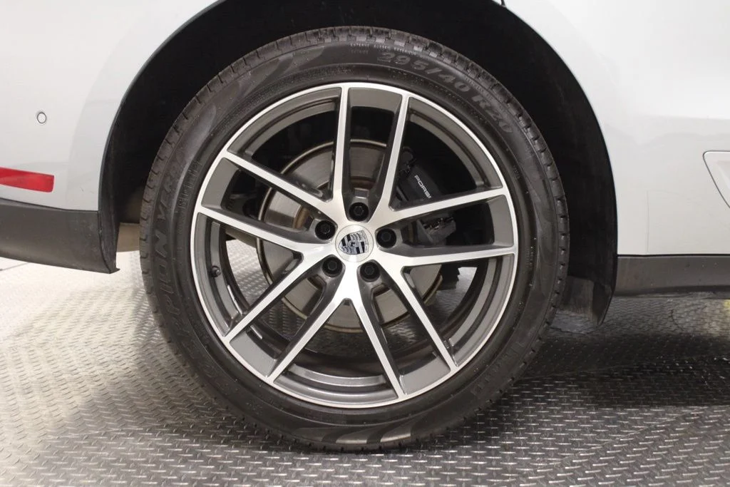 Used 2025  Porsche  image 9
