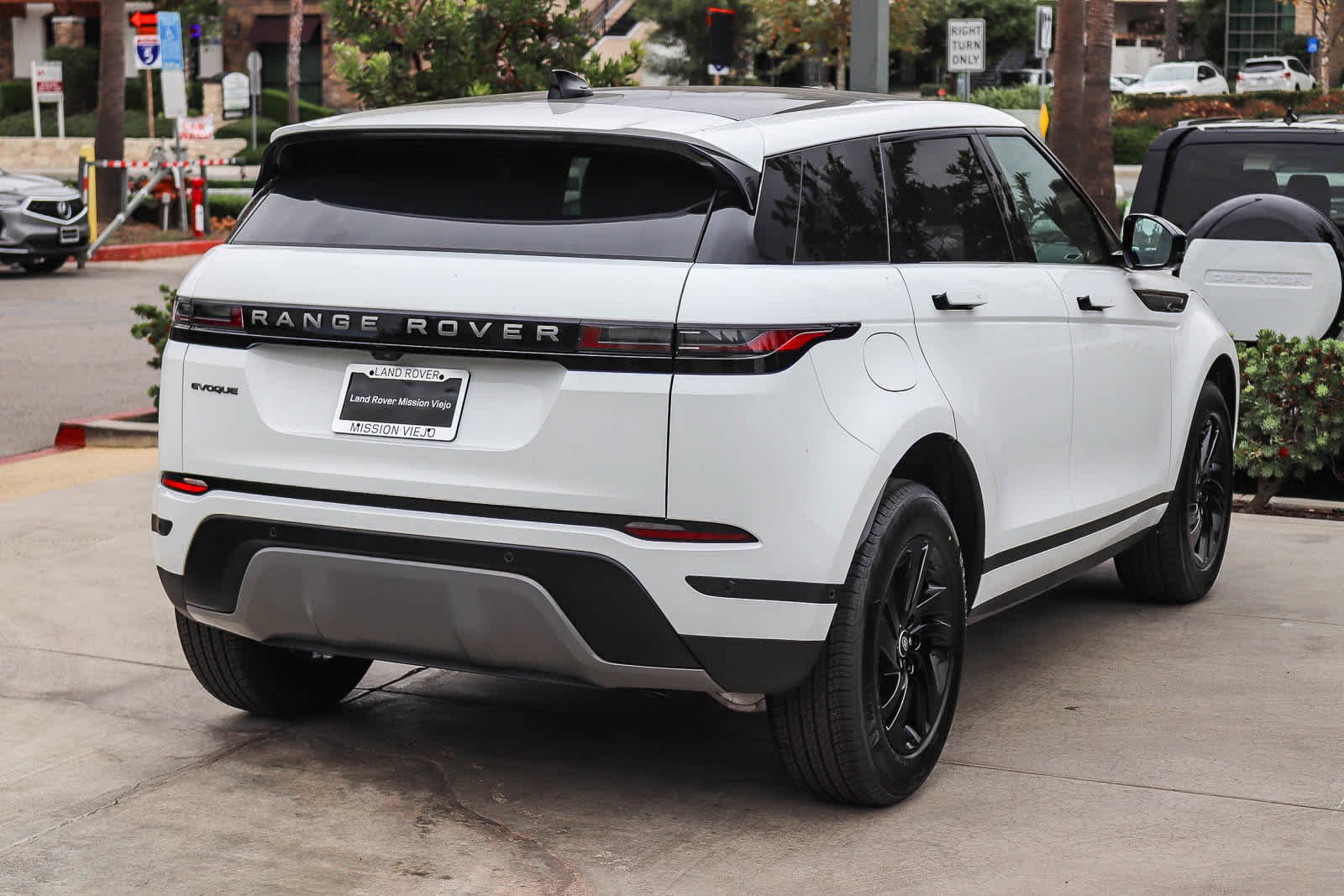 New 2026 Fuji White Land Rover Core S image 6