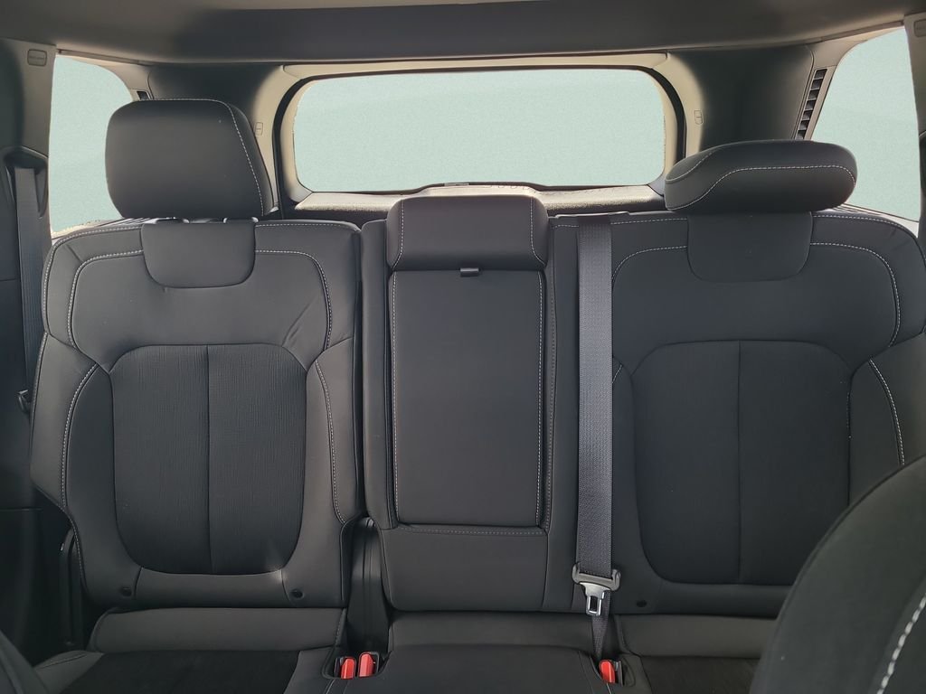 Used 2025 White Jeep Laredo X image 10