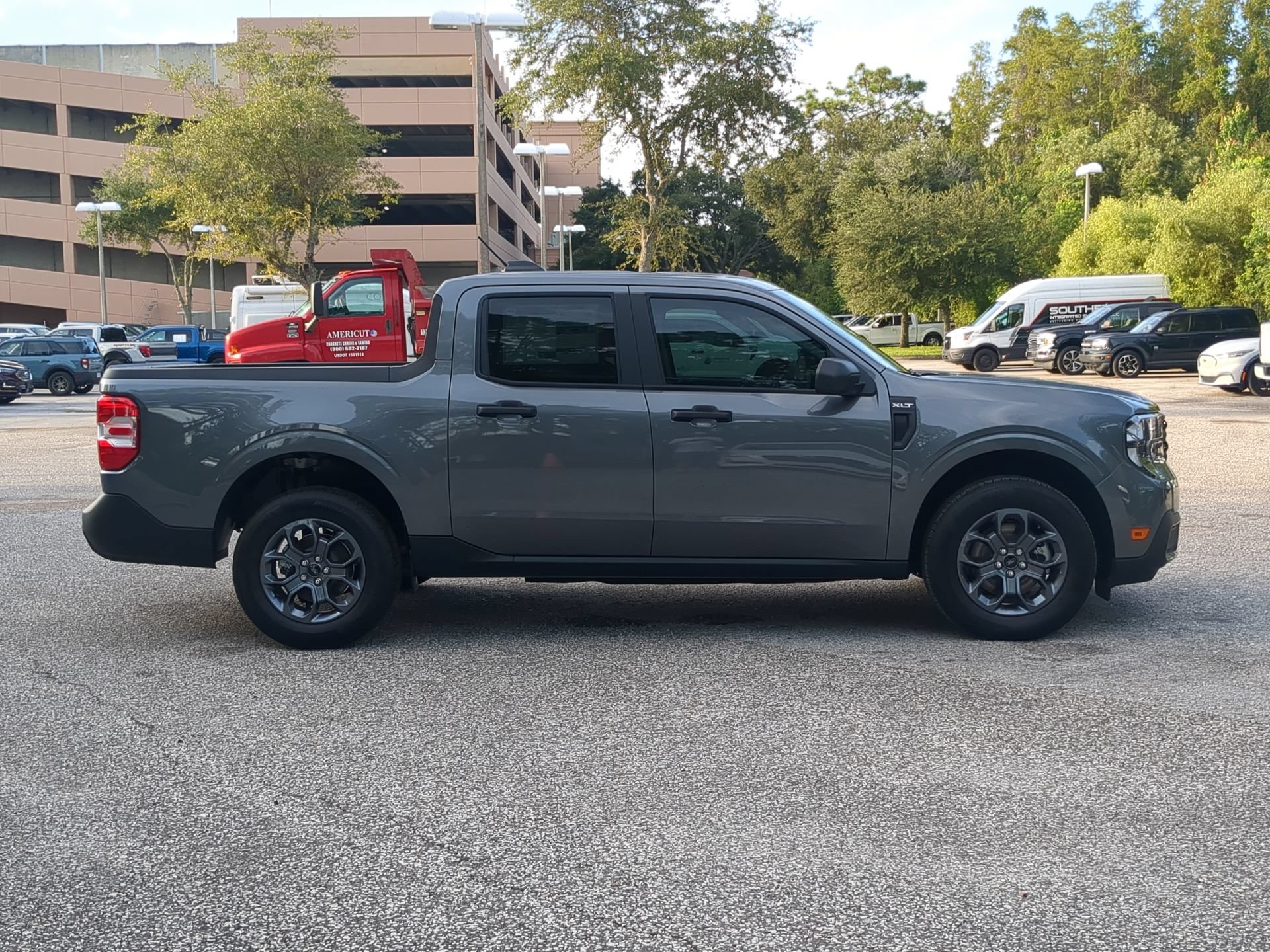 New 2026 Carbonized Gray Metallic Ford XLT image 36