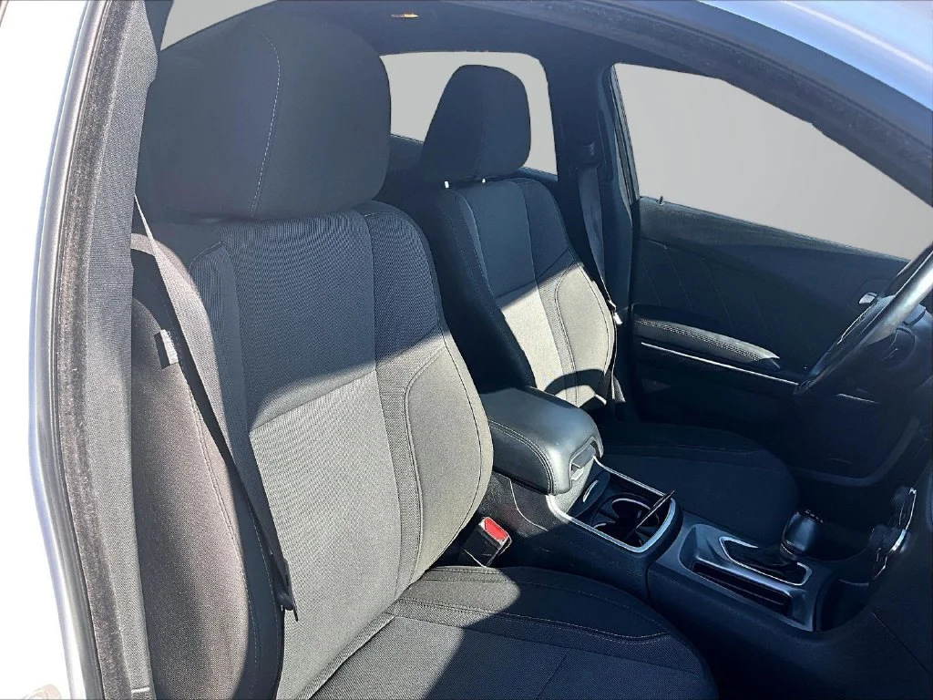 Used 2022 White Dodge SXT image 7