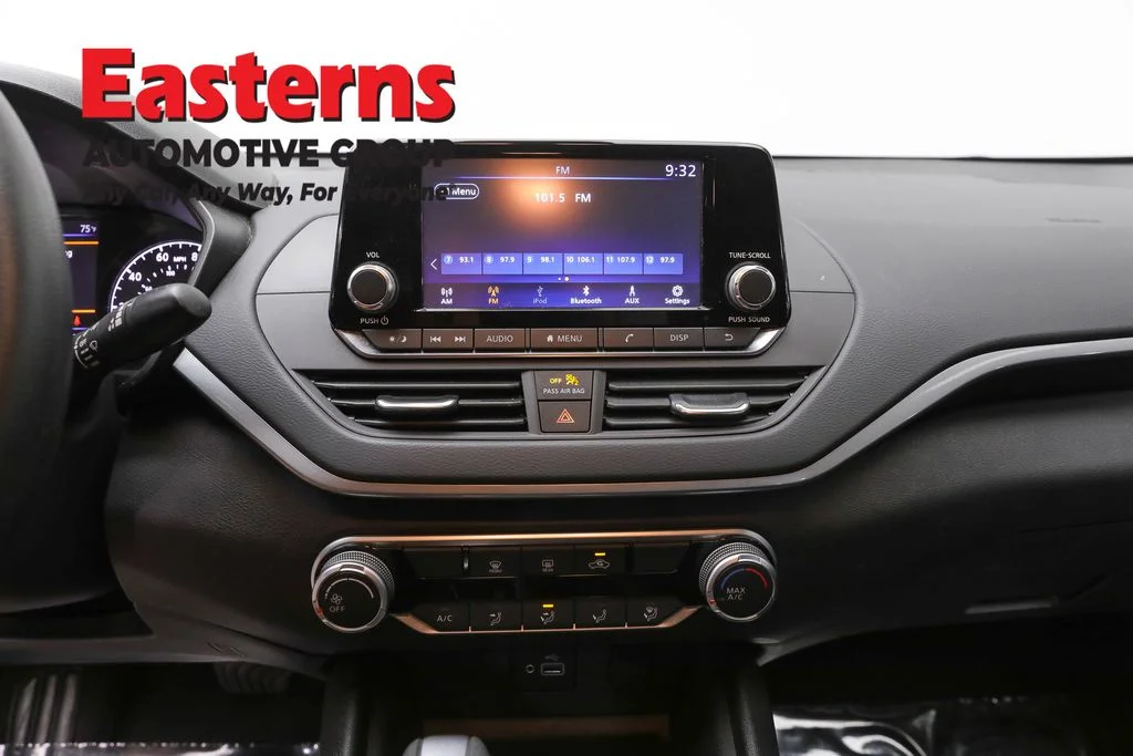 Used 2023 Black Nissan 2.5 S image 11