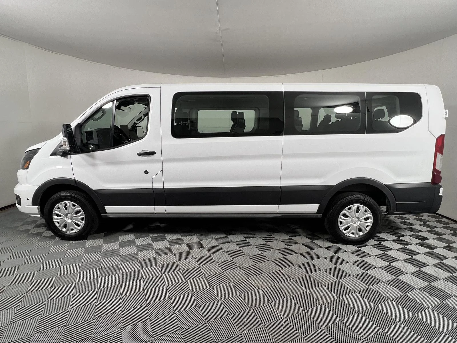 Used 2026 Oxford White Ford 350 XLT image 7